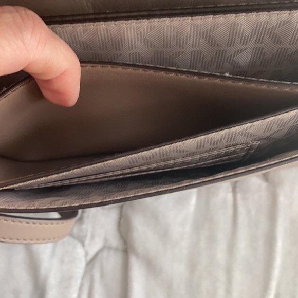 Michael Kors Studded Gusset Leather Crossbody. - Picture 9 of 10